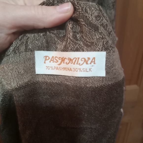 Pashmina wool silk blend brown scarf - Picture 3 of 3